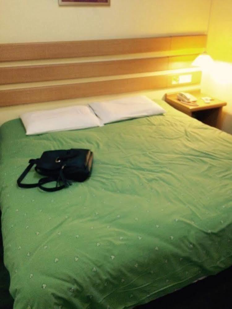 Home Inn Chongqing Jiangbei Airport Shuangfeng Road Exteriör bild