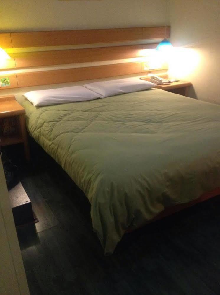 Home Inn Chongqing Jiangbei Airport Shuangfeng Road Exteriör bild
